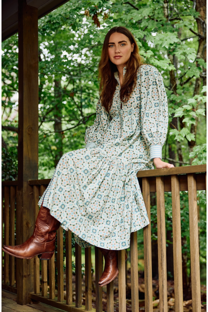 Quatrefoil Blue & Ivory Main