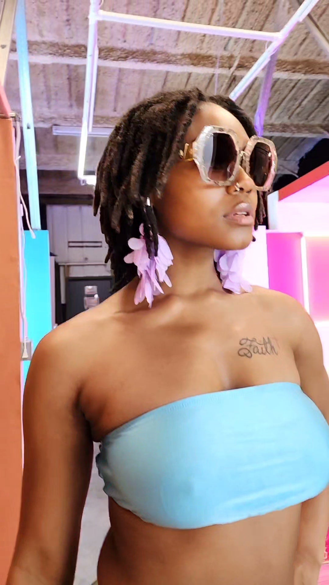 Glam Red Gold V Sunglasses - Yayas Glam & Gift Shop