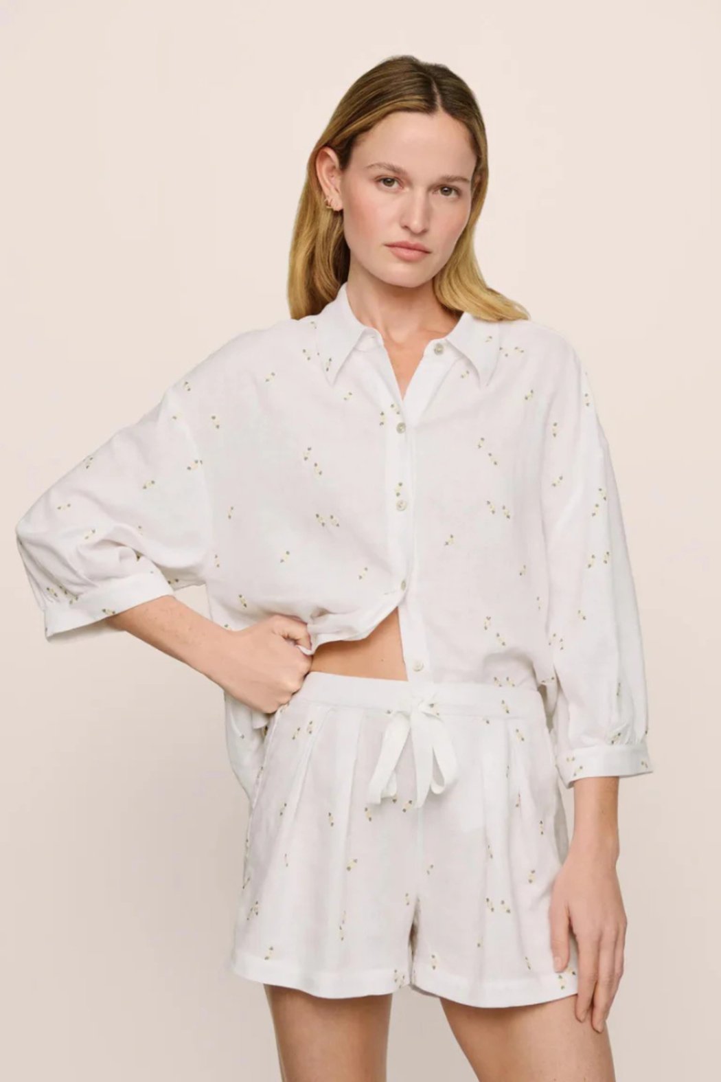 Summer Daisy White/Peach Dust Main