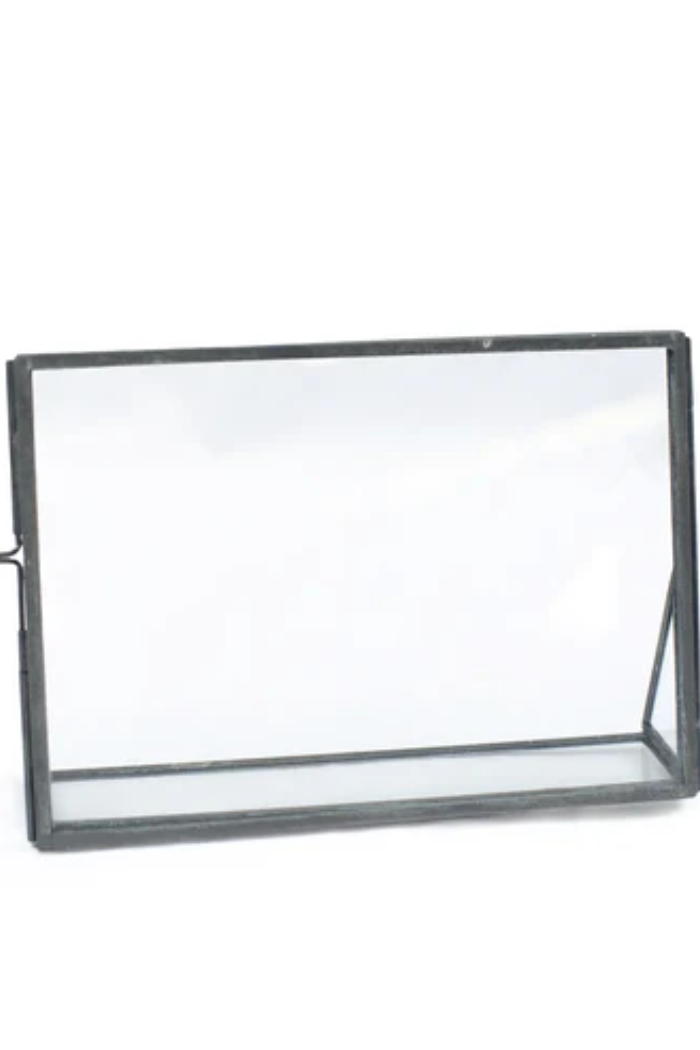 Floating glass frame Main