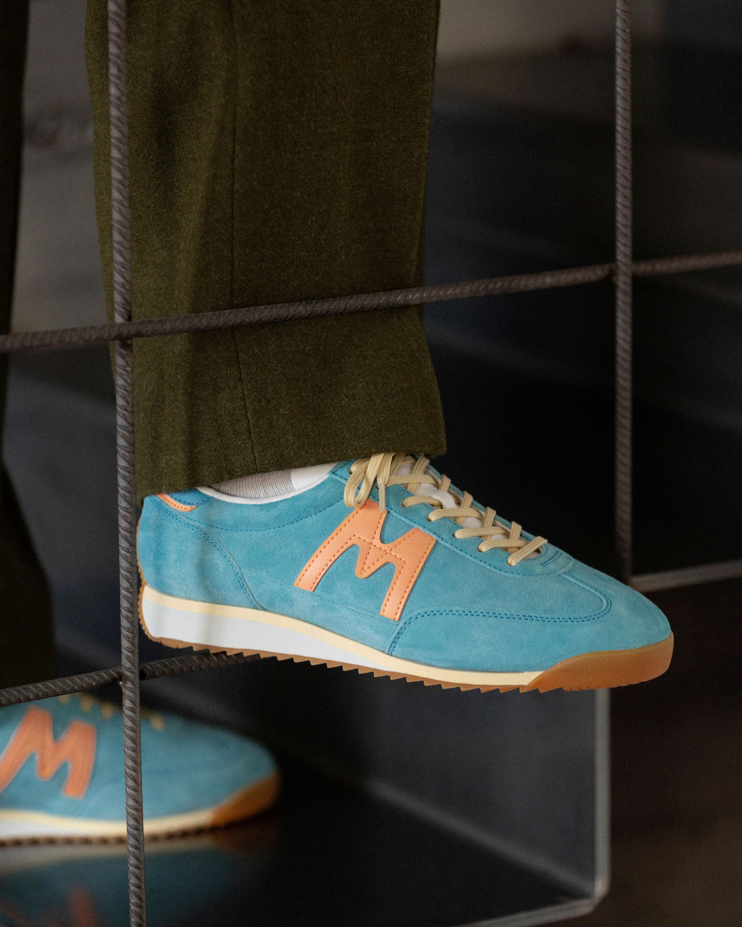Karhu Mestari Sneaker - Delphinium Blue/Peach Fuzz – Shoptiques