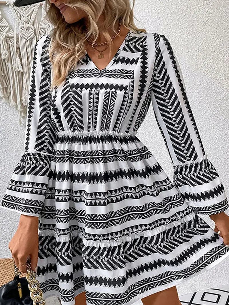 Black and White V-Neck Long-Sleeve Ruffled Pleated Mini Dress Small
