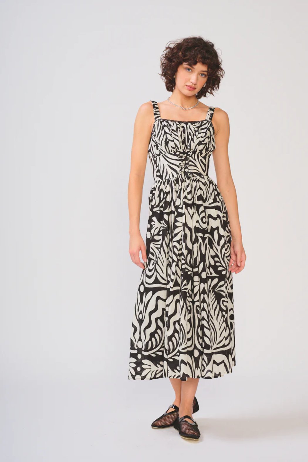 Black & White Tropic Main