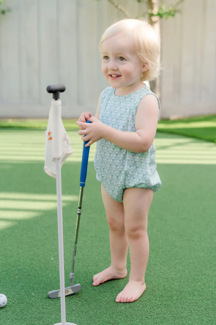 GOLF PUTTING GREEN