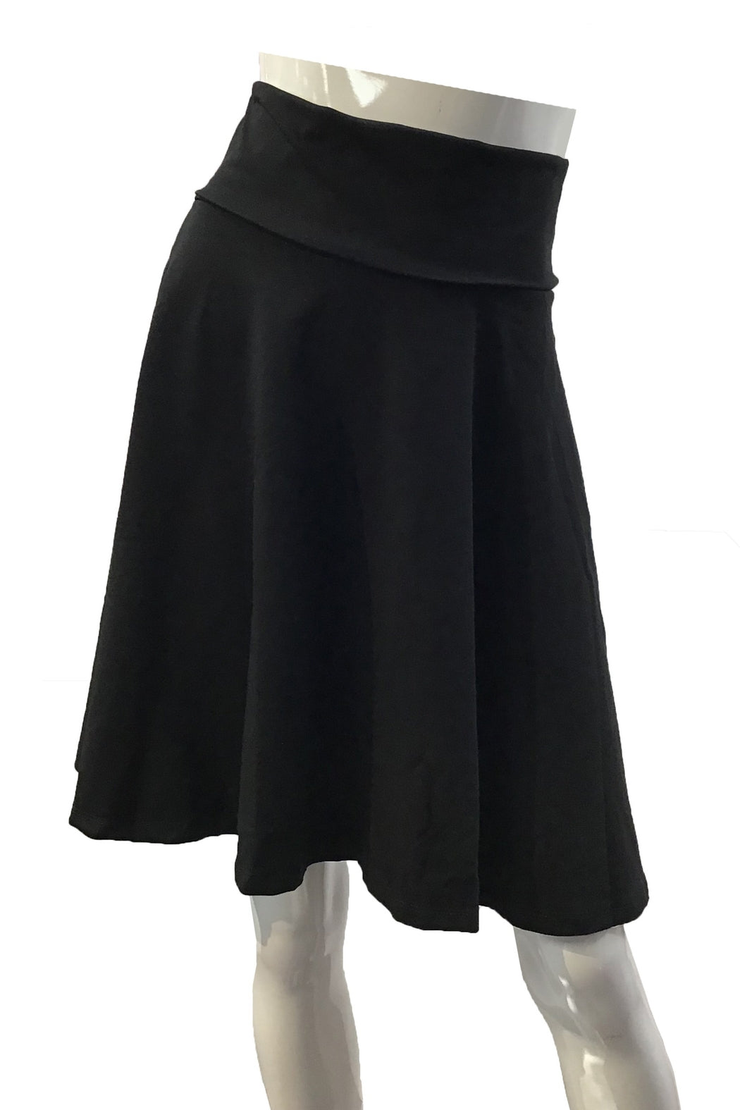 https://shoptiques.com/cdn/shop/products/cotton-foldover-skater-skirt-model-40517-black-3139a3c9_l.jpg?v=1679782043
